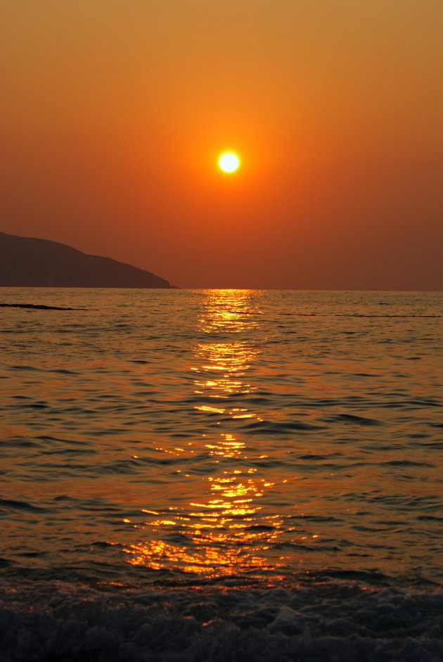 Zonsondergang bij Myrtos beach, Kefalonia