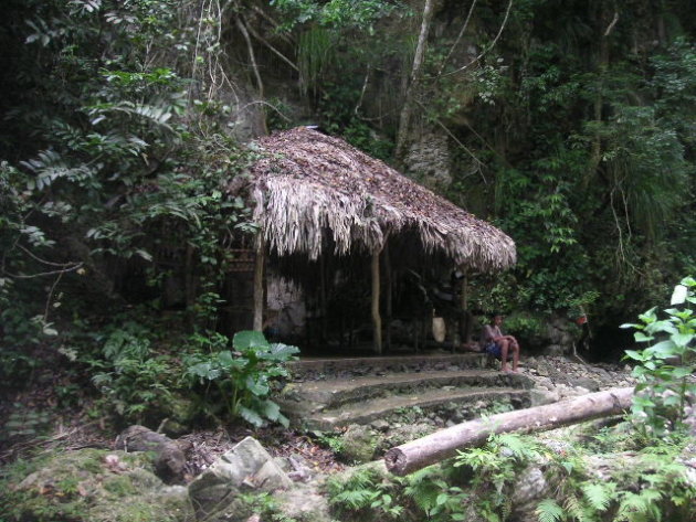 Het huis bij de waterval