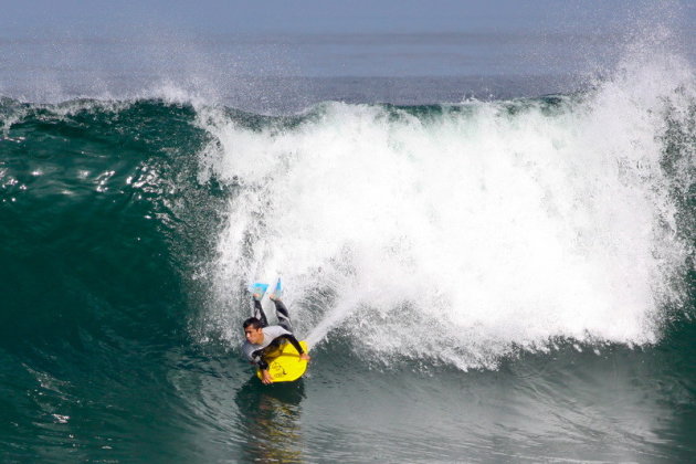 surfer in Arica