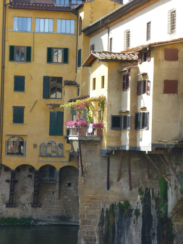 Ponte Vechio's schatigste balkonnetje