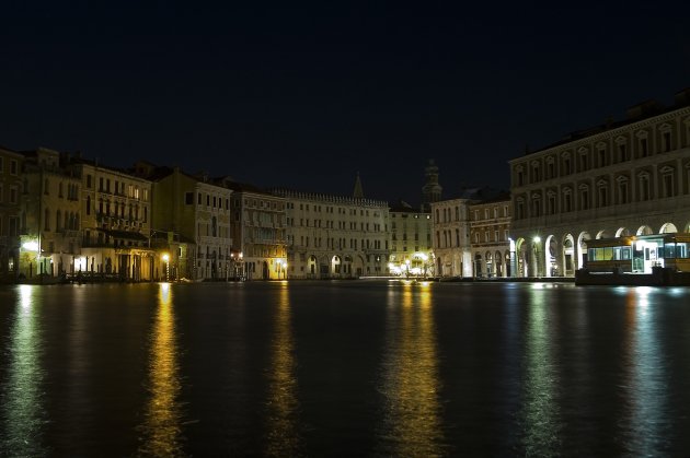 Canal Grande bij nacht