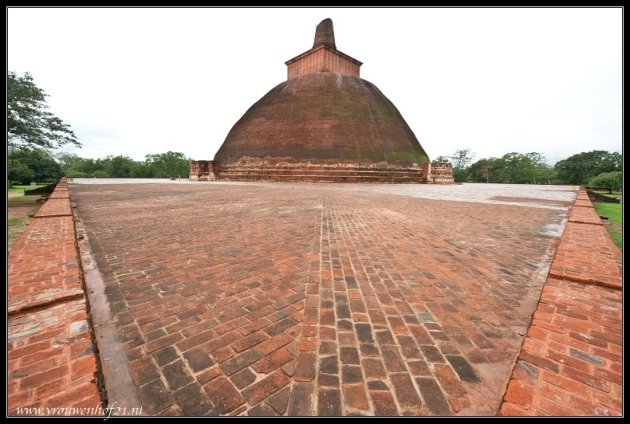 Anuradhapura, eenzaam en alleen