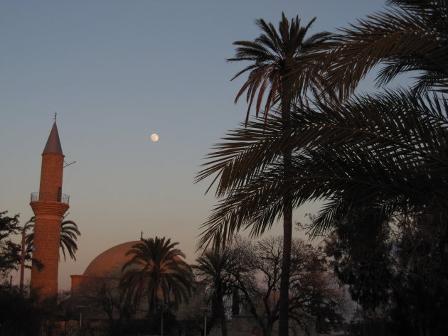 Zonsondergang bij de Hala Sultan Tekkesi