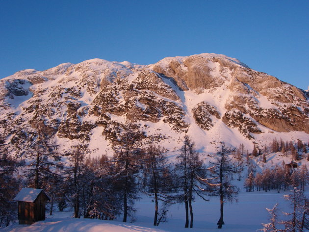 Zonsondergang in winterlandschap