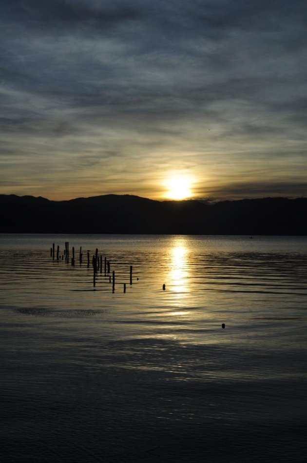 Sunrise at lago de atitlan2