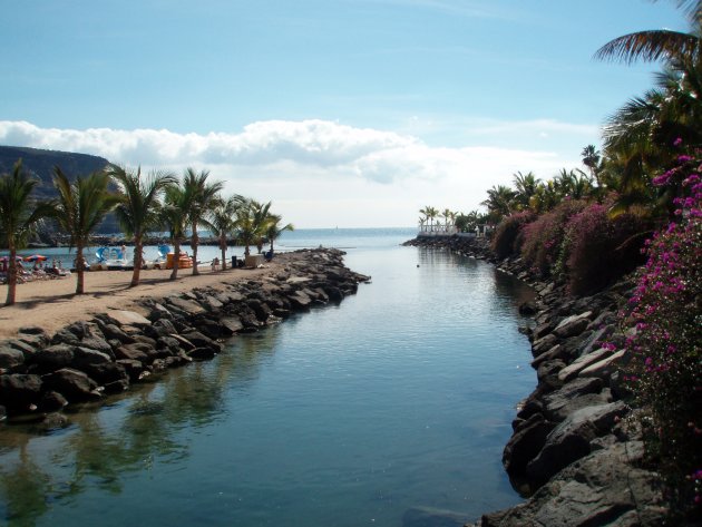 De zeevanuit La Playa de Mogán