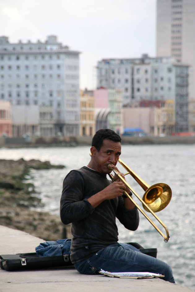 Muzikant bij de Malecon 