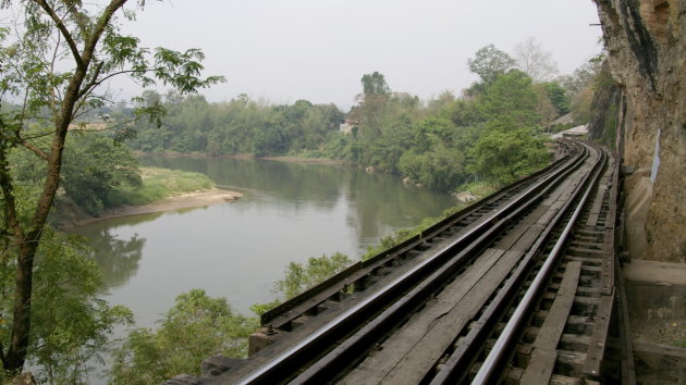 brug LANGS de River Kwai