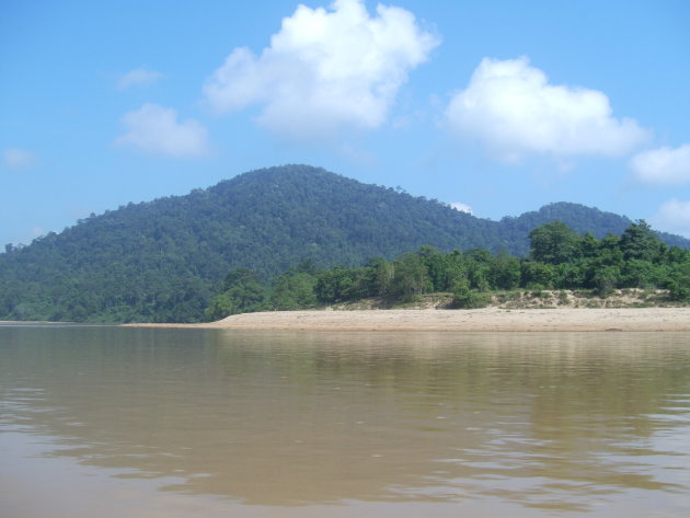 Sungai Tembeling op weg naar Taman Negara