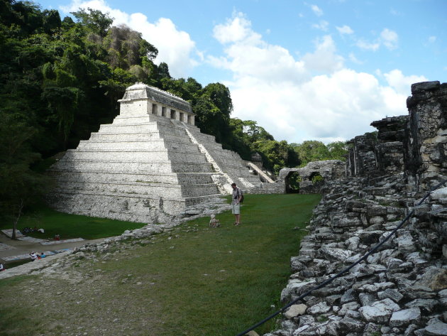 Zon en piramide in Palenque