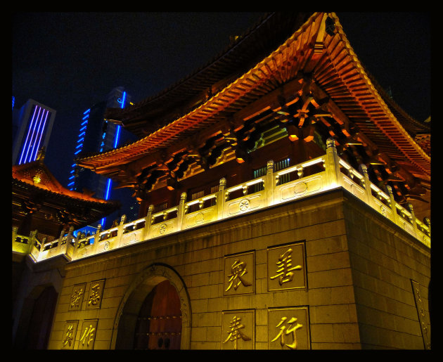 Tempel bij nacht