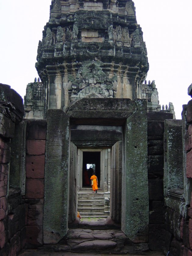 monnik in tempel Phimai