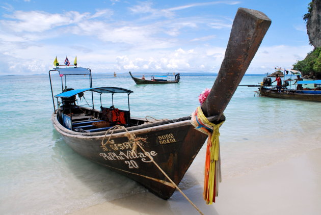 Long tail boat