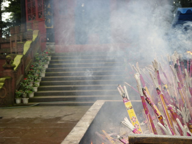 Wierrookverbranding op Mount Emei