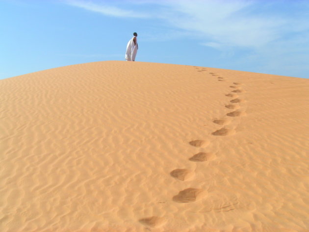 Sidi Yoba navigeert ons door de woestijn