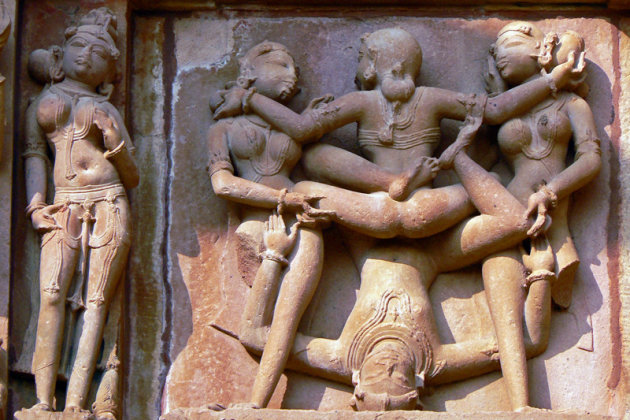 Erotisch tafereel op tempen in Khajuraho