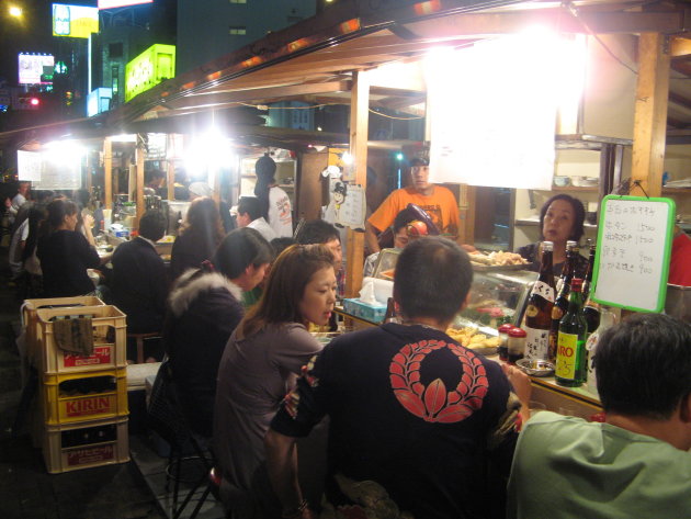 Eten bij Yatai stalletjes in Fykuoka