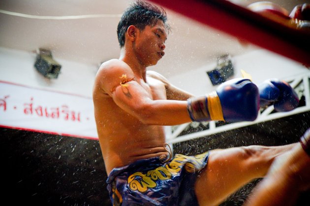 Bokser tijdens Muay Thai bokswedstrijd