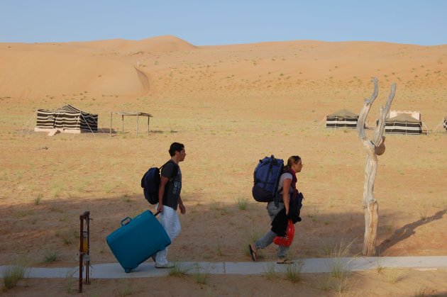 Tevel bagage voor in de woestijn.