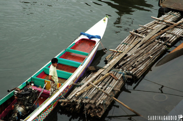 Bootman bij Kanchanaburi