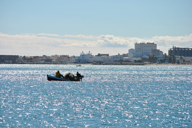 Vissers voor de kust van Sousse, Tunesië