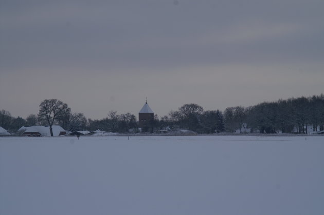 Dorpskerk Borger in winterse omstandigheden