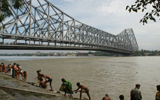 Howrahbrug en de ghat.