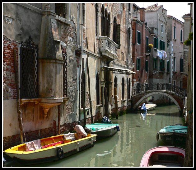 Rustig steegje in Venetie