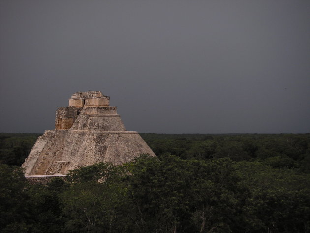 Tempel van de tovernaar, Uxmal