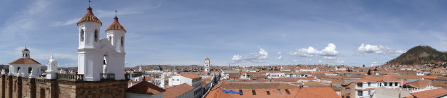 Sucre bezien vanaf het dak van de Iglesa de la Merced