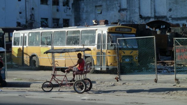 Hollandse bus in Havana