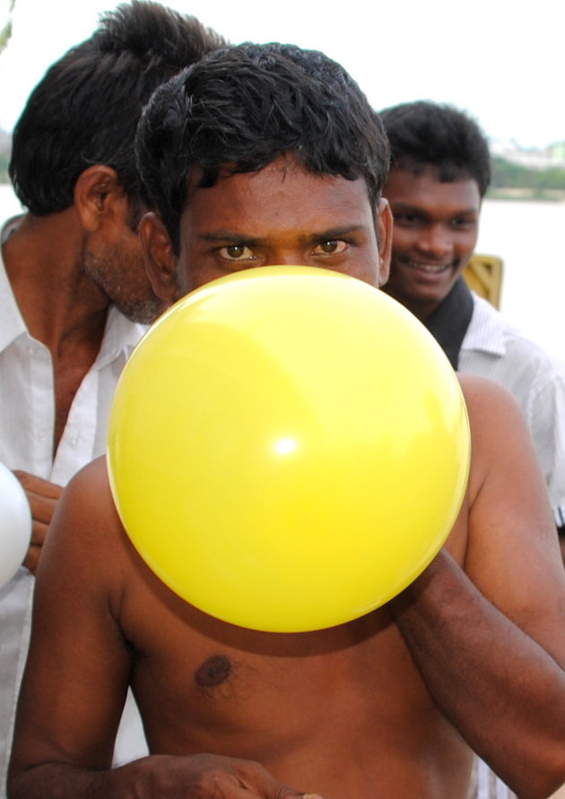 Ouderen met ballon.