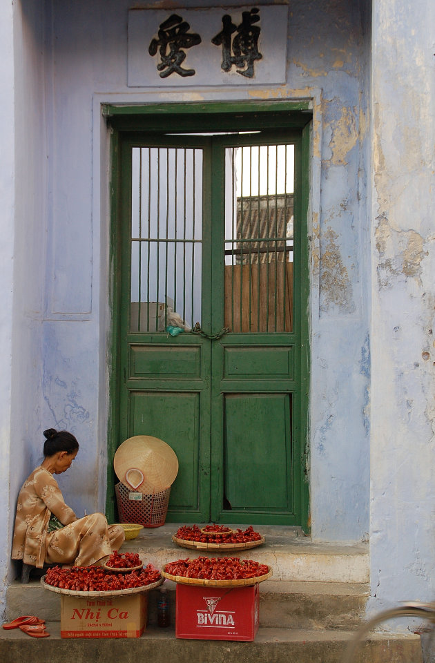 Hoi An, vrouw verkoop pepertjes op straat