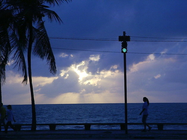 Recife Praia Boa Viagem Opkomende zon geeft bijzonder kleur effect