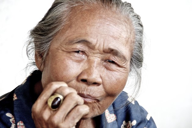 oude dame op lombok