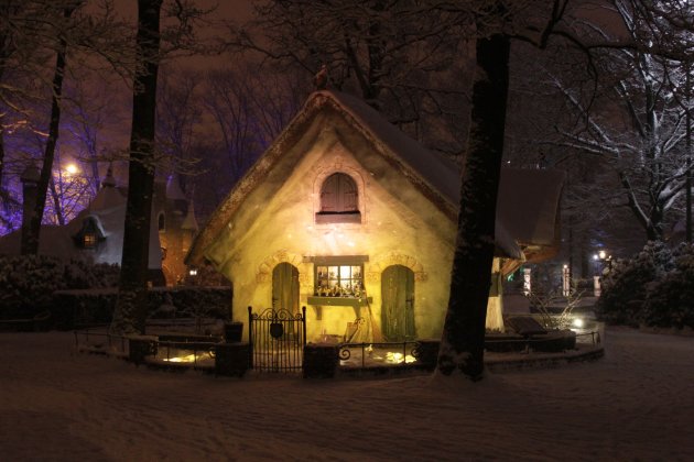 het huisje van vrouw Holle in de efteling.