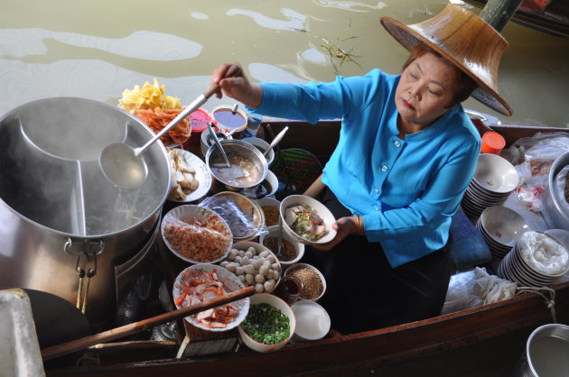 Heerlijke soep bij Floating Market