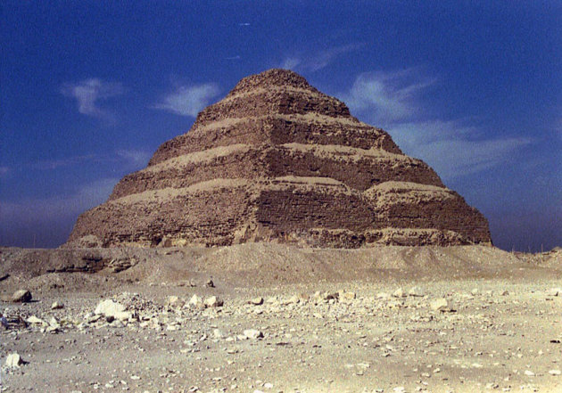 De trappenpyramide van Saqqara, Egypte