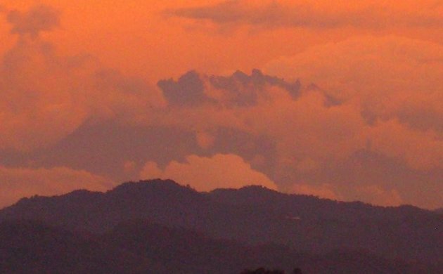 MOUNT KINABALU BIJ AVOND.