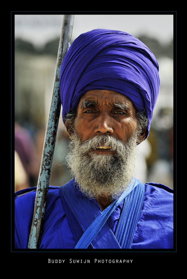 Bewaker in Amritsar gouden tempel