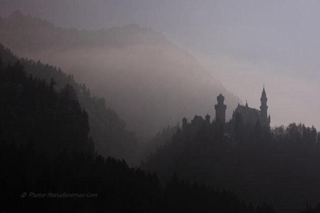 Slot Neuschwanstein in dikke mist en tegenlicht...