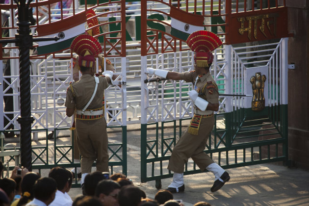 sluitingsceremonie grens india pakistan