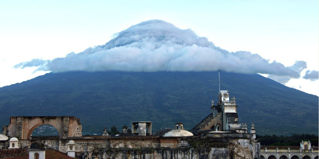 Antigua: gezicht op de vulkaan Agua
