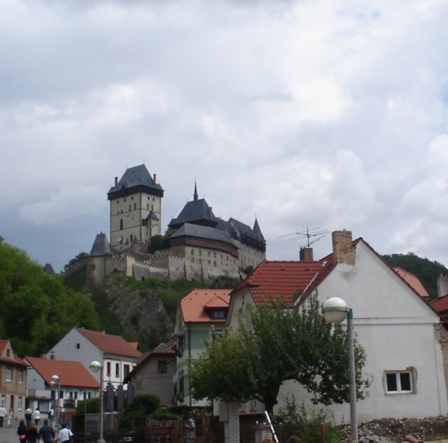 Weggetje naar boven van Kasteel Karlstejn