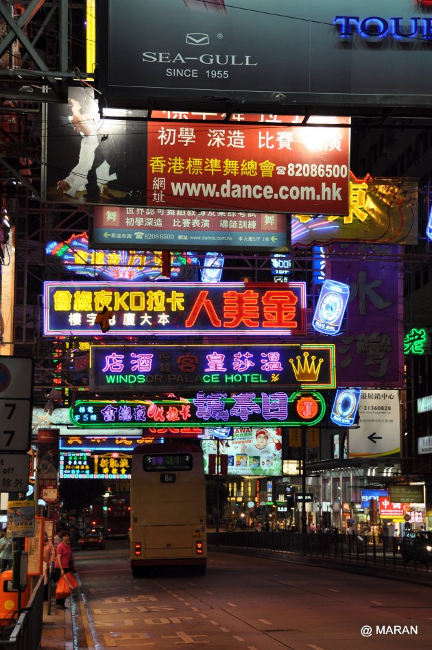 Kowloon by neonlight