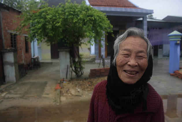 Vrolijke vietnameze vrouw