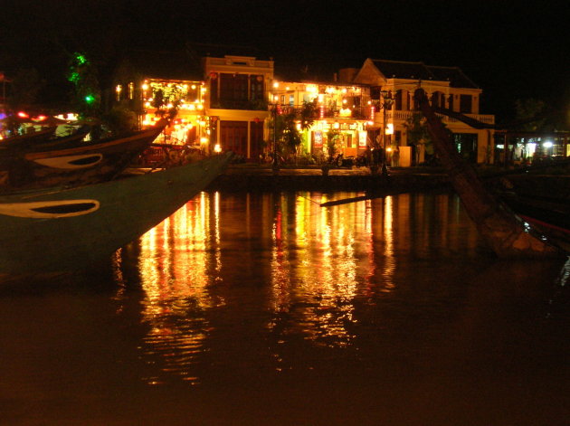 De haven van Hoi An, by night