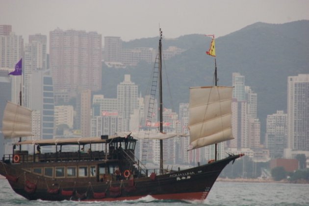 veerboot in de haven van Hong Kong