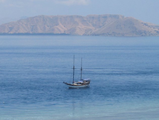 'Onze boot' bij de Komodo eilanden  