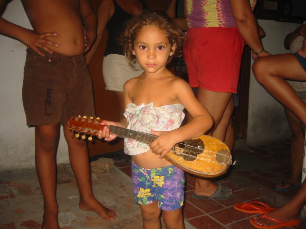 Meisje, als, met gitaar geboren